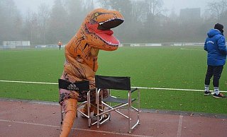 Hingucker: Der Trainer in besonderer Verkleidung. - Fupa