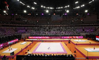 Warme Farben, kalte Luft: die IMS Arena. - Bai Xuefei/XinHua/dpa