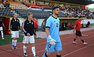 Dennis Seimen (rechts) hütete erstmals das Tor der deutschen U21. Ein Gegentor bekam er nicht. - Nderim Kaceli/dpa