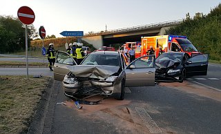 Unfall: In dem Honda wurden eine 33-jährige Beifahrerin und drei Kinder verletzt. - Dieter Scholz