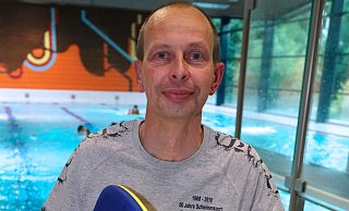 Improvisationskünstler: Nach der Schließung des Braker Hallenbades organisierte Carsten Schneider den Umzug der Schwimmabteilung des TuS. - Peter Unger