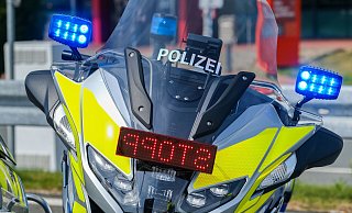 Einem Motorradpolizisten war das illegale E-Bike erst gar nicht aufgefallen, sehr wohl aber das Handy am Ohr seines Besitzers. - Andreas Zobe,Andreas Zobe