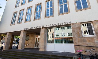 Vor dem Landgericht Paderborn läuft seit 13 Verhandlungstagen der Betrugsprozess gegen einen Mann aus dem Kreis Höxter. - Niklas Tüns