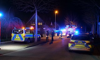 Im Wohngebiet auf dem Kaukenberg in Paderborn laufen im Februar die Ermittlungen und die Spurensicherung, nachdem ein Mann zuerst seine Tochter und dann sich selbst erschossen hat. - Ralph Meyer