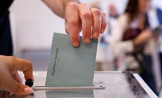 Für Frankreich ist diese Wahl richtungsweisend. (Archivbild) - Jean-Francois Badias/AP/dpa