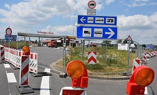 Grönegau-Nord: Die Fassaden-Elemente werden seit Montag entfernt. - Christoph Franken