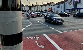 Ein Rotlichtblitzer wie dieser in Bielefeld soll noch im Sommer in Herford in Betrieb gehen. - Symbolfoto: Jens Reichenbach