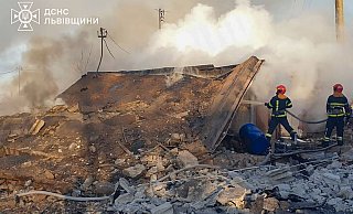 Russische Angriffe rufen in der Ukraine immer wieder schwere Zerstörungen hervor, wie hier in Lwiw am Sonntag. - Uncredited/Ukrainian Emergency Service via AP/dpa