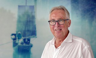 Der Unternehmer und Kunstfreund Heiner Wemhöner wird am 13. August 70 Jahre alt. In seinem Büro hängt ein Foto von Isaac Julien Yishan Island. - Frank-Michael Kiel-Steinkamp
