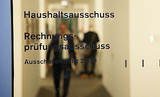 Im Bundestag legen die Fraktionen letzte Hand an den Etat für 2026. (Archivbild) - Jörg Carstensen/dpa