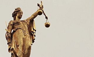 Ein 61-jähriger Löhner hat kinder- und jugendpornografische Dateien auf drei Mobiltelefonen gehortet. (Symbolbild) - Pixabay