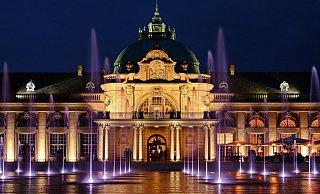 Das GOP Kaiserpalais: Im ehemaligen Kurhaus im Bad Oeynhausener Kurpark sind in 20 Jahren 137 verschiedene Varieté-Shows gespielt worden. Premiere wurde am 16. September 2000 gefeiert. - PR