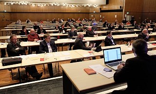 Die konstituierende Ratssitzung in der Lübbecker Stadthalle zog sich aufgrund mehrerer geheimer Abstimmungen über drei Stunden hin. - Heike von Schulz