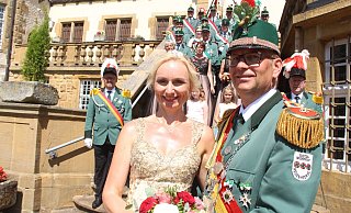 Maria und Markus Pastoors sind das strahlend Königspaar der St.-Fabian-und-Sebastian-Schützen. - Burkhard Battran