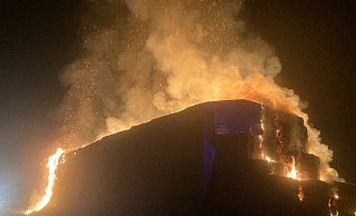 Im November 2022 hatten 700 Strohballen auf einem Feld im Ortsteil Rehmerloh in Flammen gestanden. - Feuerwehr Kirchlengern