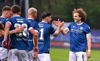 Arminia-Kapitän Mael Corboz (r.) traf in Köln im Stil eines Vollblutstürmers. - Teresa Kroeger Arminia-Kapitän Mael Corboz (r.) traf in Köln im Stil eines Vollblutstürmers. - Teresa Kroeger