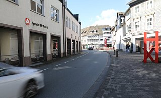 Die Weserstraße wird aufgerissen und deshalb voll gesperrt. - Simone Flörke