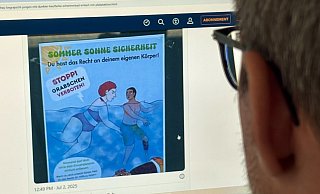 Im Internet, wie hier auf "X", wird besonders dieses Plakatmotiv aus den Bürener Freibädern verbreitet. Oft mit scharfer Kritik versehen. - Jens Reddeker