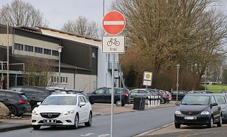 Die Zufahrt zur Grundschule ist von der Westerengerstraße nicht mehr möglich. - Ekkehard Wind