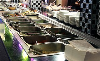 An Buffets wird sich auch in Paderborn teils so bedient, dass viel auf dem Teller liegen bleibt. - Themenbild: Sarah Jonek An Buffets wird sich auch in Paderborn teils so bedient, dass viel auf dem Teller liegen bleibt. - Themenbild: Sarah Jonek