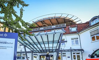 Der Serienvergewaltiger war von Februar 2018 bis April 2020 als Assistenzarzt am Evangelischen Klinikum Bethel tätig. - Sarah Jonek