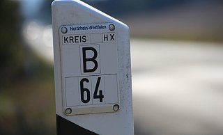 Die Bundesstraße 64 wird in Godelheim gesperrt. - David Schellenberg
