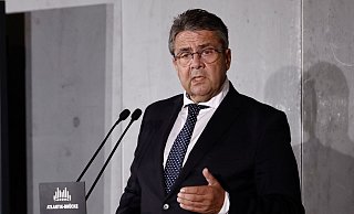 Der frühere SPD-Chef Sigmar Gabriel richtet sich in einem Gastbeitrag an den Kanzler. - Carsten Koall/dpa