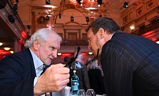 Julian Nagelsmann (r) macht bis 2028 weiter, für Rudi Völler soll beim DFB 2026 Schluss sein. - Arne Dedert/dpa