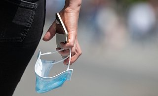 Weil ein Mund-Nasen-Schutz fehlte, eskalierte ein Streit in einem Bus im Kreis Gütersloh. - Picture Alliance