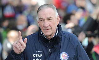 Bernd Schröder trainierte die Frauenmannschaft von Turbine Potsdam mehrere Jahrzehnte. - Christoph Schmidt/dpa