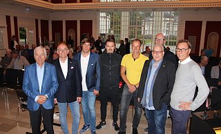 Engagieren sich für den Sportpark im Siel: Ulrich Kreft (v.l.), Thorsten Schröder, Sebasdtian Dietz, Peter Ledgemann, Stephan Kownatzki, Frank Michna, Hening Bökamp und René Müller. - Heidi Froreich