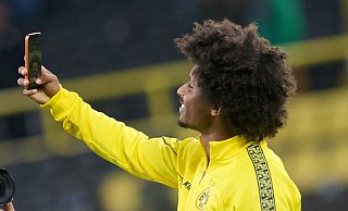 Auch Dortmunds Nationalspieler Karim Adeyemi ist in den sozialen Medien aktiv. (Archivbild) - Bernd Thissen/dpa