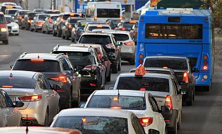 Rund um Bielefeld stockt der Verkehr am Montagmorgen - die Ferien sind vorbei. - Symbolbild: Pixabay