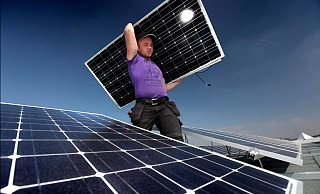 Fotovoltaik boomt. Auch die Stadt Paderborn lässt jedes Jahr neue Anlagen installieren. - NW-Archiv / Patrick Menzel