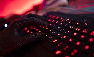 Russische Hacker sollen in den USA unter anderem Ministerien, Behörden und Firmen angegriffen haben. - Foto: Nicolas Armer/dpa