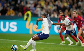 Weiß, wo das Tor steht: Kadidiatou Diani will mit Frankreich ins WM-Halbfinale einziehen. - Rick Rycroft/AP/dpa