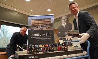 Jochen Viehoff, HNF-Geschäftsführer, und Christian Berg, Bereichsleiter der Ausstellungen im HNF sowie Nixdorf-Biograf, haben für das Jubiläumsjahr einiges im Angebot. - Felix Schwien Jochen Viehoff, HNF-Geschäftsführer, und Christian Berg, Bereichsleiter der Ausstellungen im HNF sowie Nixdorf-Biograf, haben für das Jubiläumsjahr einiges im Angebot. - Felix Schwien