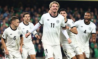 Mit der Schulter zu seinem ersten Länderspiel-Tor: Nick Woltemade. - Peter Morrison/AP/dpa