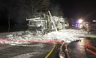 Ein brennender LKW führt zu Verkehrsbehinderungen auf der A2. - Freiwillige Feuerwehr Bad Salzuflen