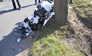 Das Motorrad wurde so stark beschädigt, dass es nicht mehr fahrbereit war und abgeschleppt wurde. - Polizei