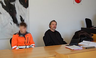 Bei der zweiten Verhandlung sitzt Verteidiger Frank Otten (r.) neben dem Angeklagten. - Foto: Hendrik Steinkuhl