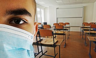 Unterricht mit Maske - oder vielleicht doch ohne? Über die Frage der Belüftung von Klassen hat die Stadt mit den Schulleitern gesprochen. - Alexxandra Koch/Pixabay (Symbolbild)