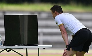 Schiedsrichter Daniel Siebert beim Vorbereitungs-Workshop für die Fußball-EM. - Arne Dedert/dpa
