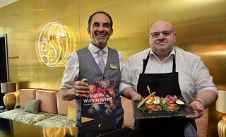 Hoteldirektor Mohammed Amzou (l.) freut sich, dass er mit Arturo Di Giorgio einen erfahrenen Koch hat gewinnen können. - Karin Prignitz