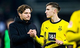 BVB-Trainer Edin Terzic macht sich für Nico Schlotterbeck stark. - Tom Weller/dpa