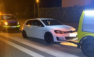 Im Jahr 2021 beschlagnahmt die Paderborner Polizei 21 Autos, um die vorgenommenen Umbauten zu überprüfen. - Polizei Paderborn