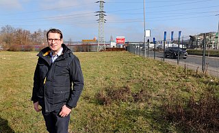 Jobst Friedrich Münter will auf dem Grundstück zwischen dem Showroom des Krankenhausbettenherstellers Stiegelmeyer und dem Gelände der Plüsch-Autowäsche aan der Füllenbruchstraße eine neue, große Waschanlage bauen. - Frank-Michael Kiel-Steinkamp