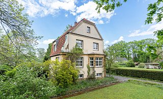 Das fast 100 Jahre alte Stadthaus wurde vom Vermessungstechniker Erich Null erbaut. - Von Poll Immobilien