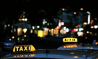 Das wird wohl eine ruhige Fahrt, dachte sich der Mann am Steuer mutmaßlich zunächst - doch dann kam alles ganz anders. - Symbolbild: Pixabay