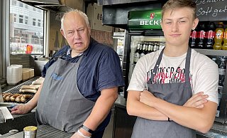 Christian Damisch und Aushilfe Felix Figge. - Stefan Becker